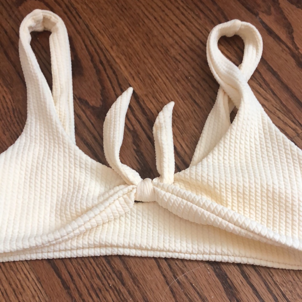 Bikini - Picture 2 of 2